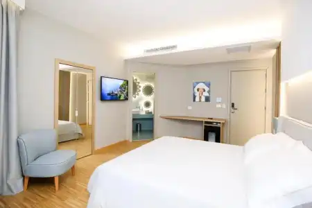 Vlora Priam, Affiliated by Melia - 50