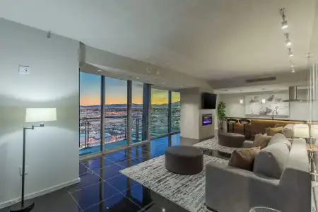 Beautiful Palms Place Suite - 205