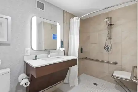 DoubleTree by Hilton Columbus - 35