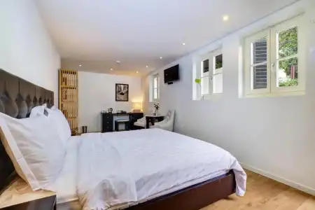 Dolphin Suites - 24