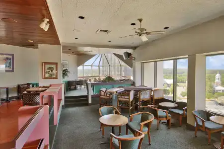 Ramada & Conf Center by Wyndham Augusta Downtown - 9