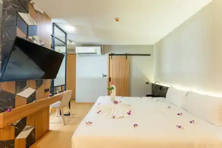 Sky Wave Patong - 105
