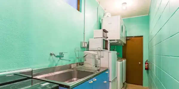 Seawall Hostel - 52