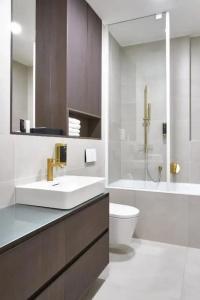 Three Golden Crowns Apartments - 16