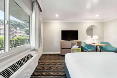 Days Inn by Wyndham San Diego Circle - 6