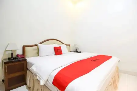 RedDoorz Plus @ Tegal Panggung - 30