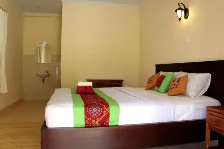 Nugraha Guest House 2 - 3