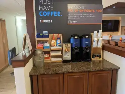 Holiday Inn Express CEDAR RAPIDS - 19