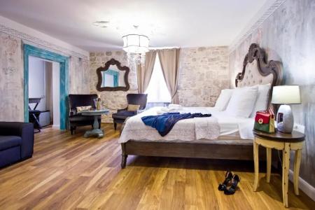 Plaza Marchi Old Town - Mag Quaint & Elegant Boutiques - 116