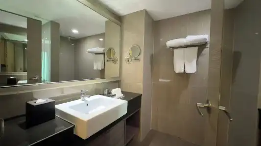 Ramada Sukhumvit Soi Eleven - 83