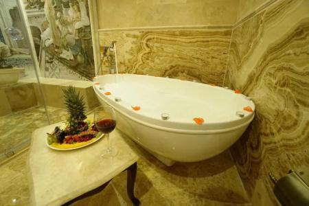 Roma Cave Suite - 60