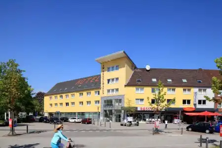 Am Segelhafen - 11