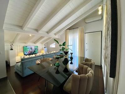 Ungherese Small Luxury - 153