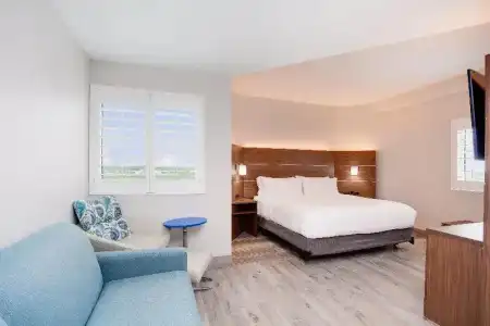 Holiday Inn Express & Suites Panama City Beach - Beachfront by IHG - 72
