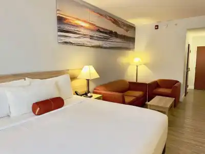 Days Inn & Suites by Wyndham Lakeland - 108