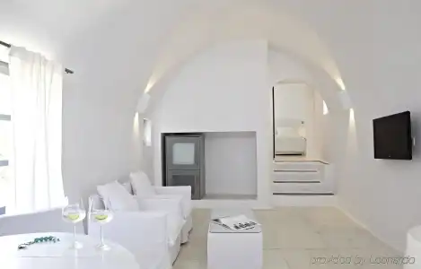 Sun Rocks Boutique | Caldera View Suites & Sunset Dining Experience - 47