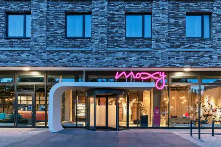 Moxy Hamburg City - 10