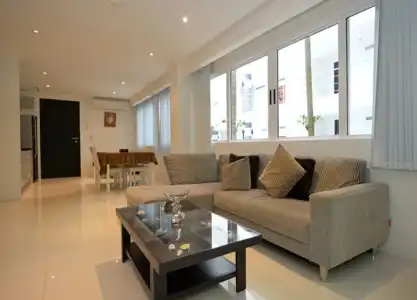 Sunset Plaza Holiday Apartment - 11