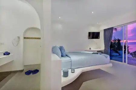 La Perle Luxury Boutique - 80