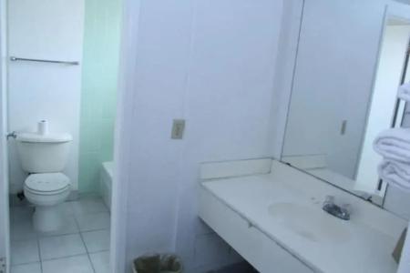 Superlodge Motel - 37