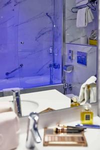 Best Western Plus Carlton - 74