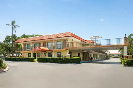 Days Inn by Wyndham Clearwater/Gulf to Bay - 22