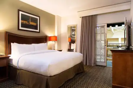 DoubleTree Suites by Hilton Lexington - 5