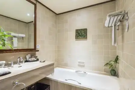 Chatrium Royal Lake Yangon - 62