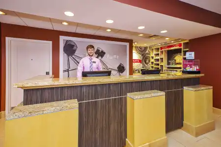 Hampton Inn & Suites Madison-West - 23