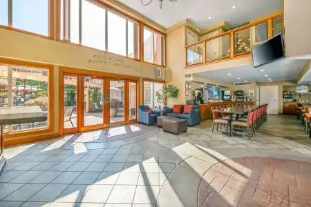 Econo Lodge Inn & Suites - 18