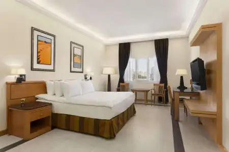 Ramada by Wyndham Qurum Beach - 2