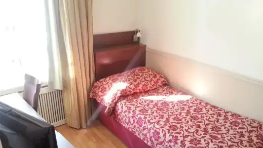 Anna - 24