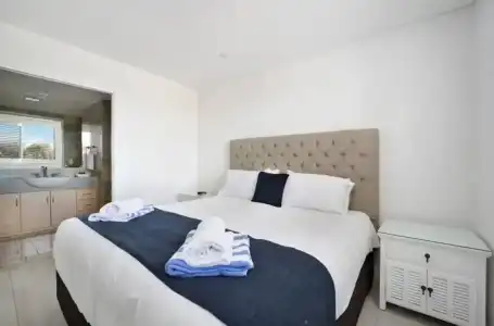 Bay Royal Apartments - 109