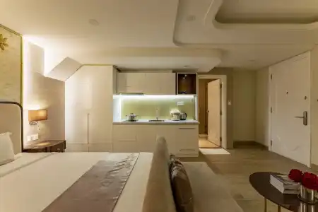 Golden Tree & Apartment - 64