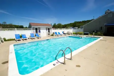 Flagship Inn and Suites - 5