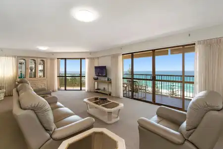 Burleigh Esplanade Beachfront Apartments - 33