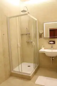 Opera Suites - Self Check-in - 9