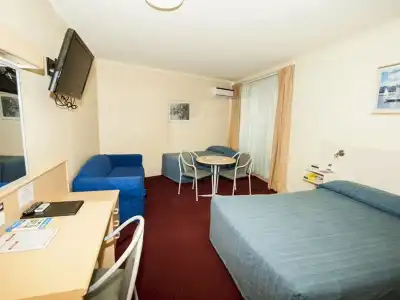 Palm Court Motor Inn - 3