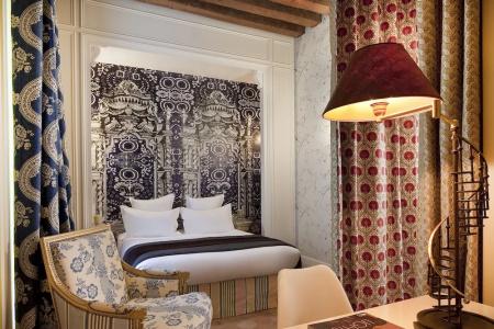 Hôtel du Petit Moulin, Haute Couture by Lacroix - 75