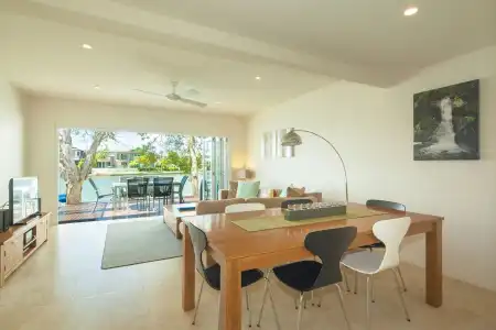Noosa Entrance Waterfront Resort - 3