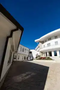 Chateau Linza Resort - 8