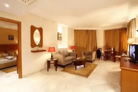 Tunis Grand - 82