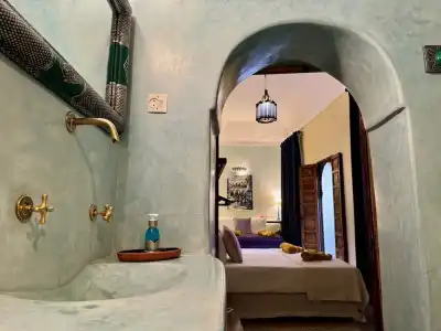 Riad Taghia - 16