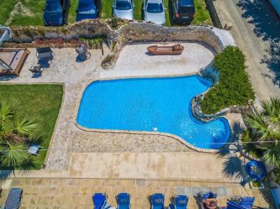 2-bed Apartment With Pool - 9