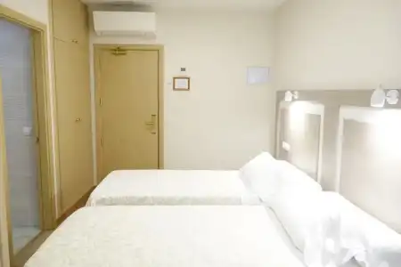 Hostal Toledo - 93
