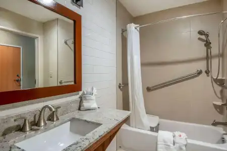 Comfort Suites University - 66
