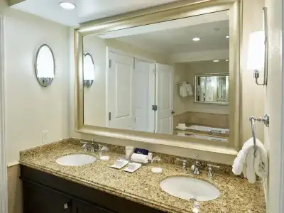 Balboa Bay Resort - 8