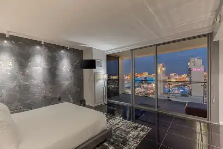 Beautiful Palms Place Suite - 198