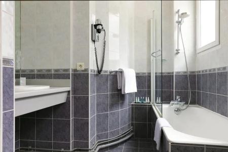 Hôtel Saint Cyr Etoile - 69