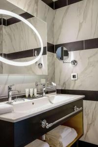 Niepce Paris, Curio Collection by Hilton - 31